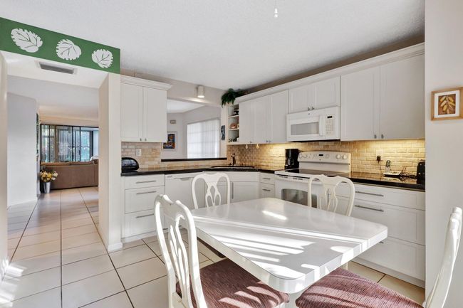 APT-104 - 7449 Glendevon Ln, Condo with 2 bedrooms, 2 bathrooms and null parking in Delray Beach FL | Image 4