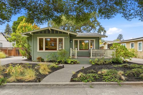 637 Wright St, Santa Rosa, CA, 95404-3827 | Card Image