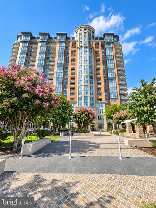 1208-8220 Crestwood Heights Dr, MCLEAN, VA, 22102-3136 | Card Image