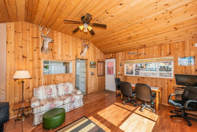 Living room Main Home, with Lake | Image 15