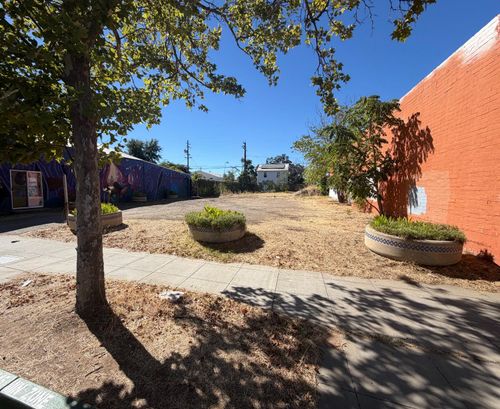 1313 Del Paso Blvd, Sacramento, CA, 95815-3651 | Card Image