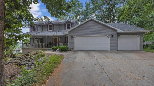 414 Bittersweet Ln, Plymouth, WI, 53073-2551 | Card Image
