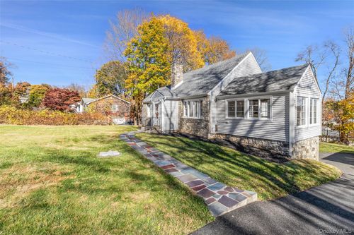 16 Hillside Ter, Mahopac, NY, 10541-4313 | Card Image