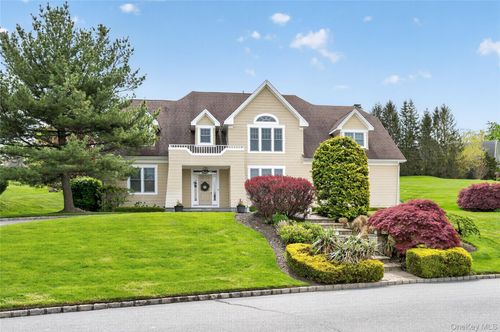 62 Pembroke Dr, Glen Cove, NY, 11542-1788 | Card Image