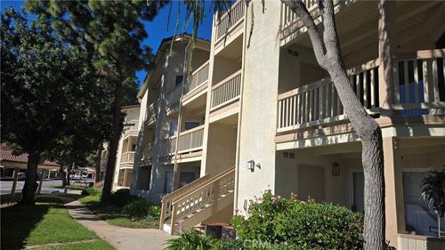 unit-204-5805 Oak Bend Ln, Oak Park, CA, 91377-5644 | Card Image