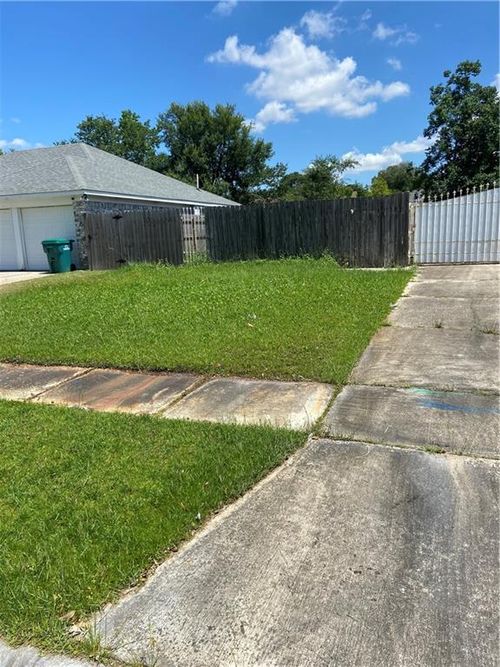326 Westminster Dr, Slidell, LA, 70460-8408 | Card Image