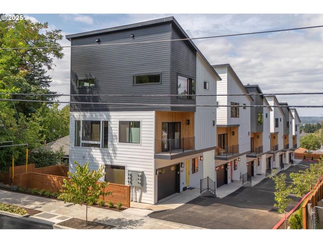 10731 Ne Fremont St, Condo with 4 bedrooms, 4 bathrooms and 1 parking in Portland OR | Image 44