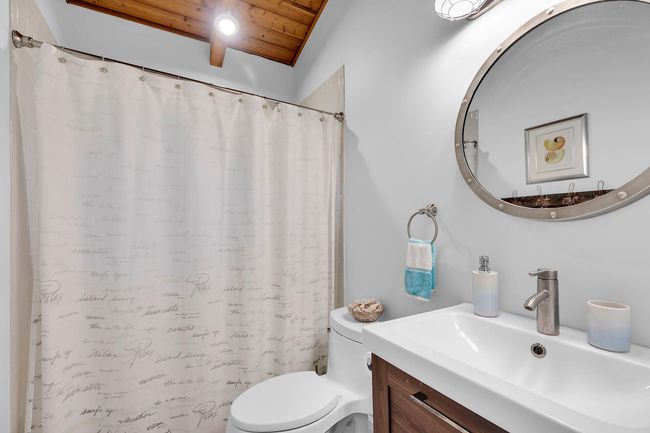 guest/hall bath | Image 16