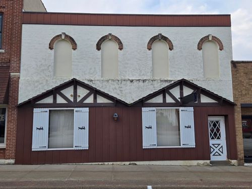 120 W Mission St, Strawberry Point, IA, 52076-4400 | Card Image