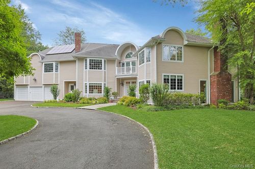 9 Old Woods Dr, Harrison, NY, 10528-2420 | Card Image