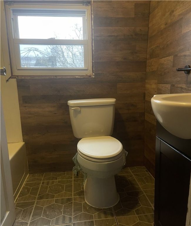 Bathroom | Image 6