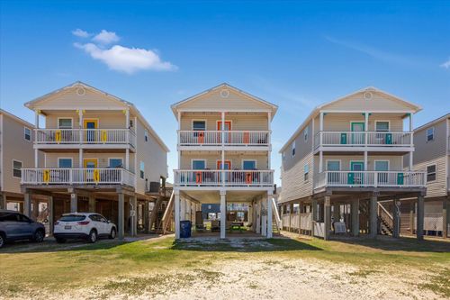 123 Howard Ave, Surfside Beach, TX, 77541-9295 | Card Image