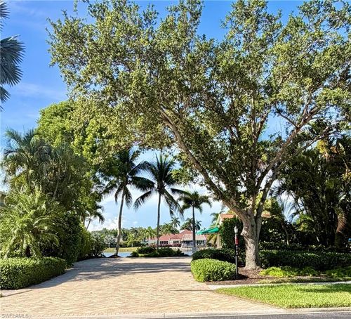 4763 Southern Breeze Dr, NAPLES, FL, 34114-9435 | Card Image