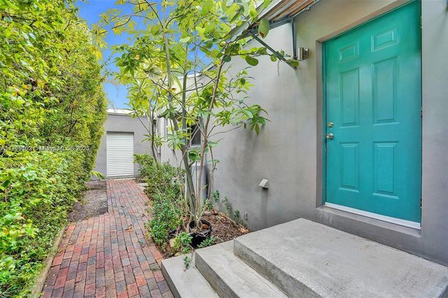 2462 Sw 22 Nd Ter, House other with 3 bedrooms, 2 bathrooms and null parking in Miami FL | Image 33