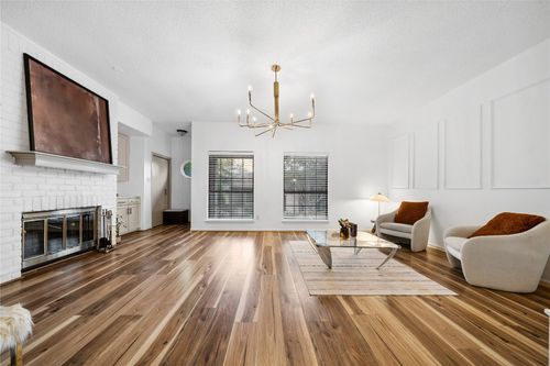 7204-7162 Chimney Cors, Austin, TX, 78731-2149 | Card Image
