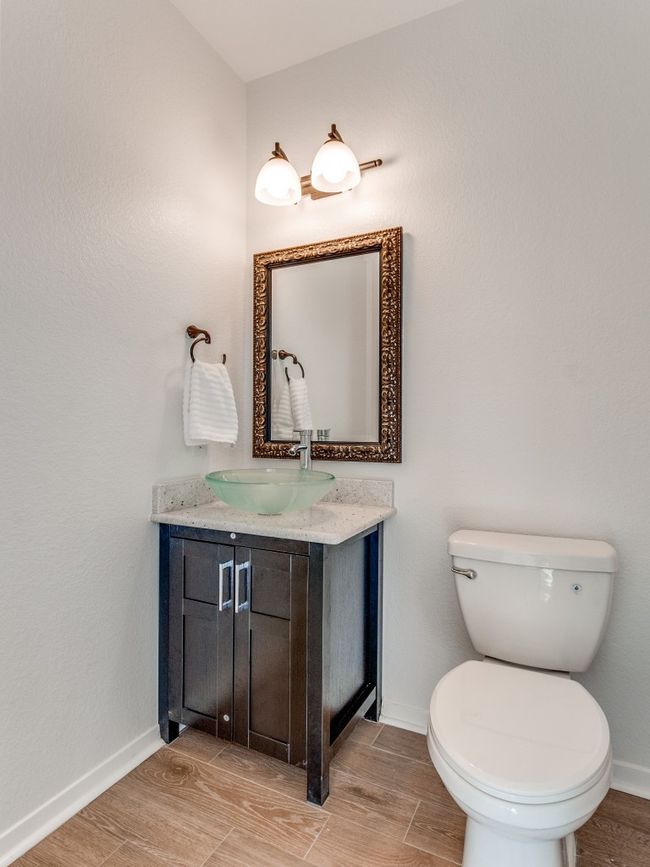 Updated Powder Bath on 2nd level | Image 18