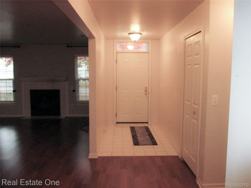 44982 Marigold Dr, Sterling Heights, MI, 48314-1211 | Card Image