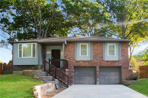 816 Nw Buckingham Pl, Blue Springs, MO, 64015-2629 | Card Image