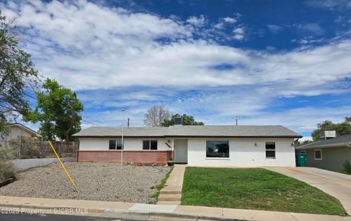 3302 N Coronado Ave, Farmington, NM, 87401-4178 | Card Image