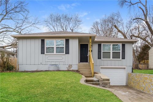 8130 Mcgee St, Kansas City, MO, 64114-2526 | Card Image