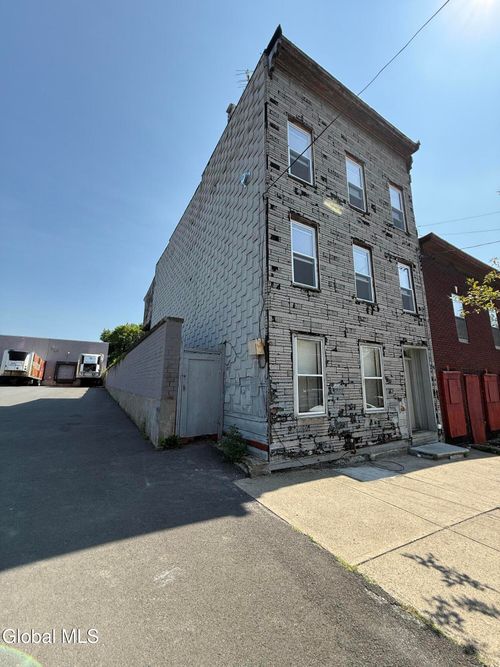 221 Myrtle Ave, Albany, NY, 12202-1318 | Card Image