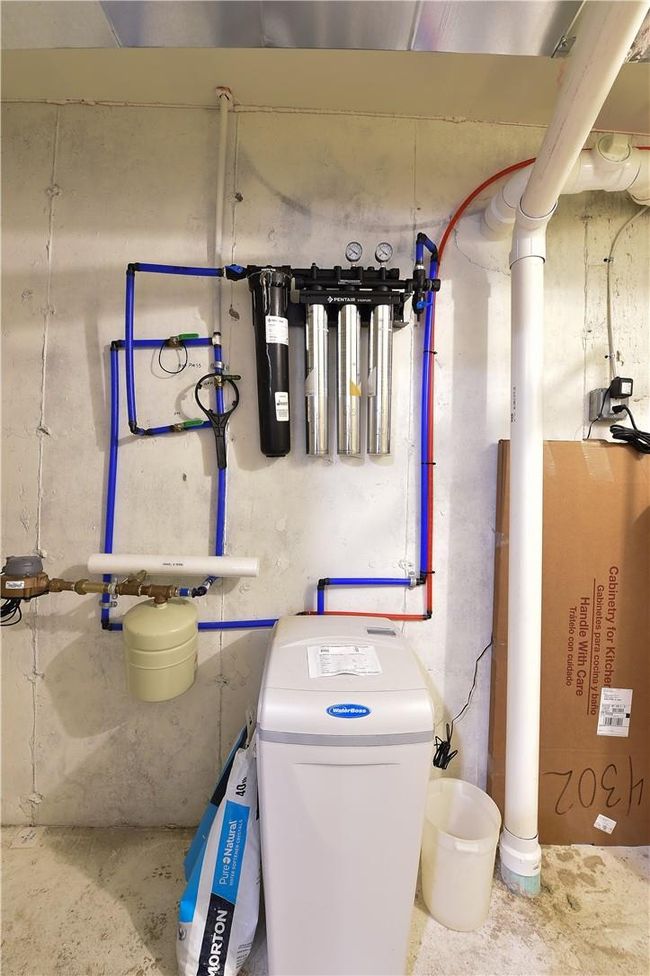 Mechanical RoomWater Softener and filter | Image 27