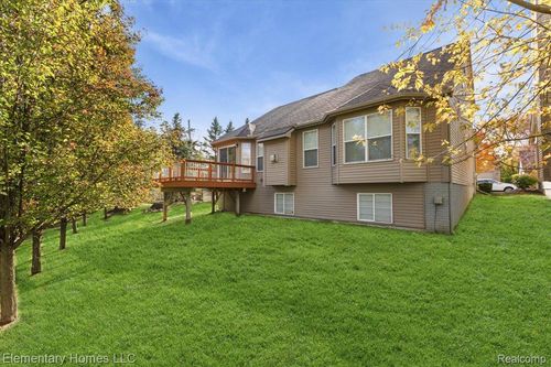 1247 Windsong Dr, Waterford, MI, 48327-2916 | Card Image