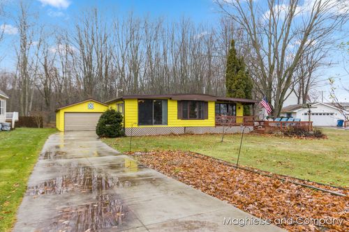 11617 Winchester Dr, Shelbyville, MI, 49344-9444 | Card Image