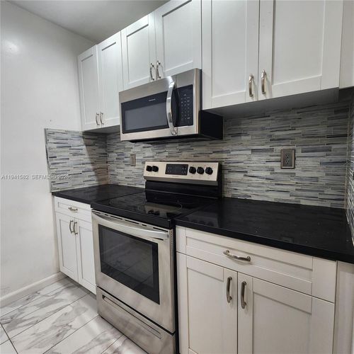 b23-2170 Ne 51st Ct, Fort Lauderdale, FL, 33308-3825 | Card Image