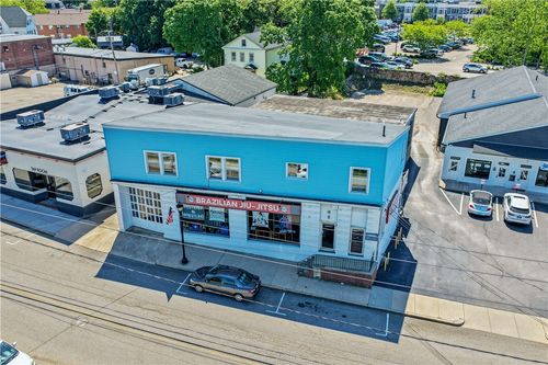 2-33 Railroad Ave, Westerly, RI, 02891-1817 | Card Image