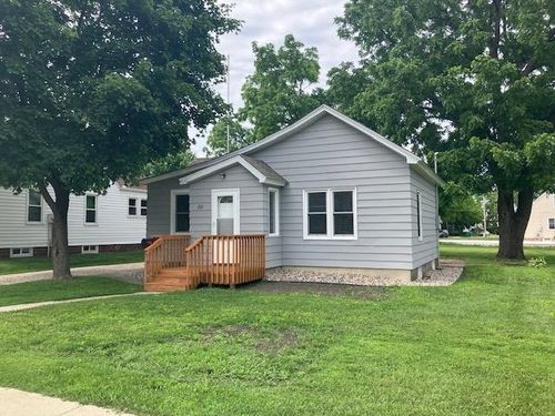 201 7th Ave Se, Waseca, MN, 56093-3022 | Card Image