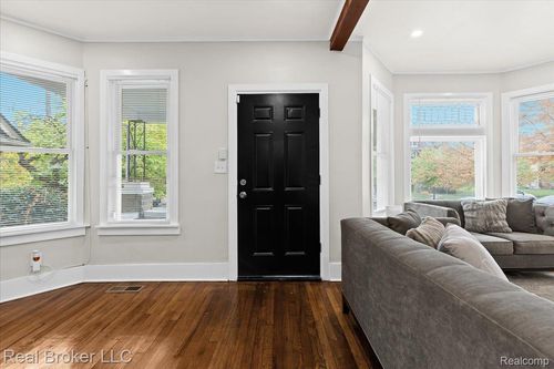 1174 Seward St, Detroit, MI, 48202-2309 | Card Image