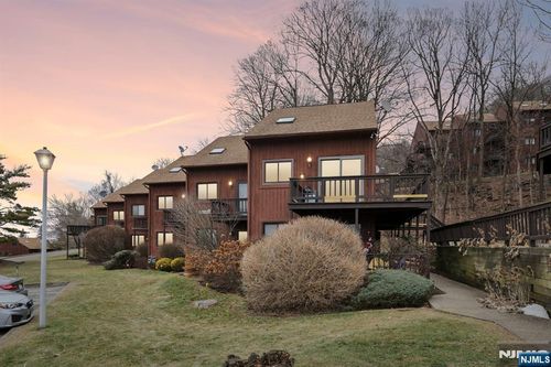 1 Deer Valley Ln, Vernon, NJ, 07462-4553 | Card Image