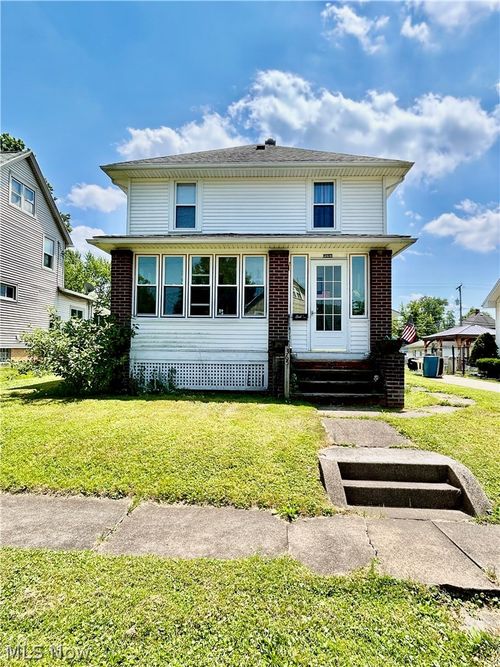 365 W Indiana Ave, Sebring, OH, 44672-1110 | Card Image