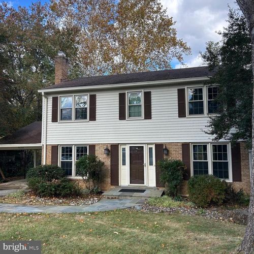9830 Meadow Valley Dr, VIENNA, VA, 22181-3217 | Card Image