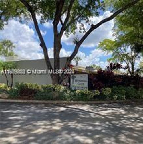16520 Bridge End Rd, Miami Lakes, FL, 33014-6094 | Card Image