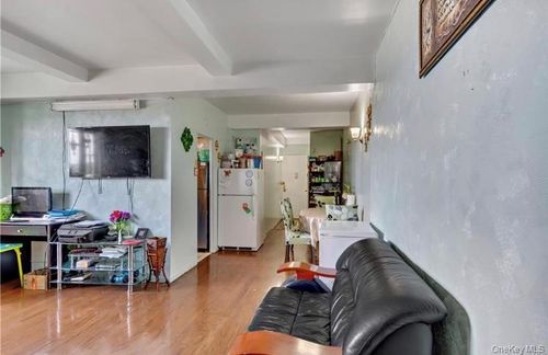 1970 E Tremont Ave, Bronx, NY, 10462-5650 | Card Image