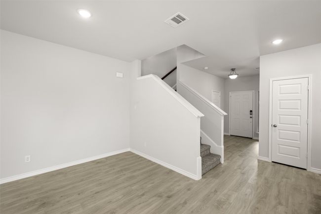 3121-3123 Long Rope- Living Room-1 | Image 6