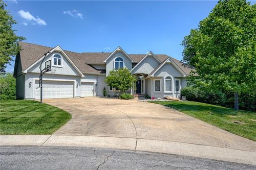 601 Sw Forestpark Ln, Lee's Summit, MO, 64081-2134 | Card Image