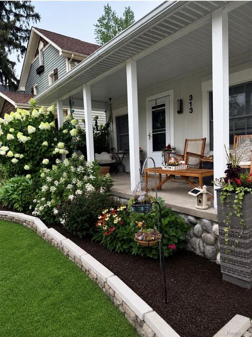 313 N Castell Ave, Rochester, MI, 48307-1819 | Card Image