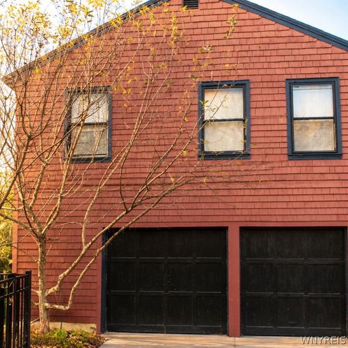 572 1/2 W Ferry St, Buffalo, NY, 14222-1589 | Card Image