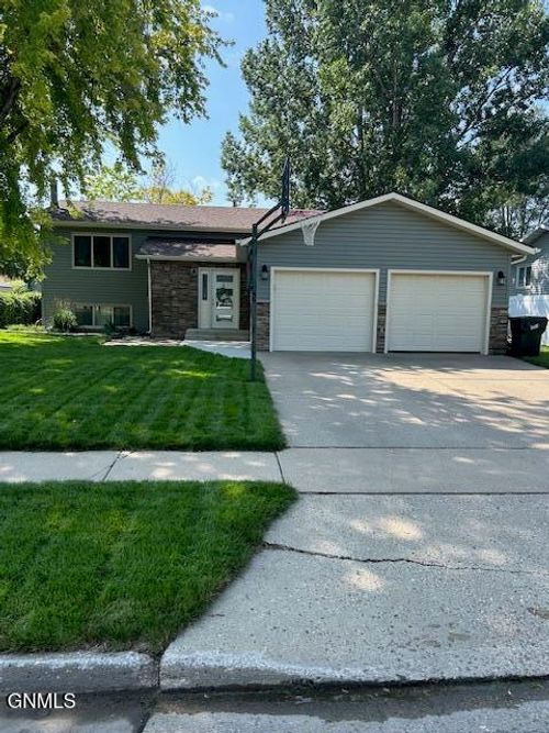 1679 Pocatello Dr, Bismarck, ND, 58504-6456 | Card Image
