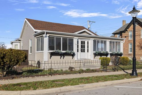 219 W 6th St, Michigan City, IN, 46360-3322 | Card Image