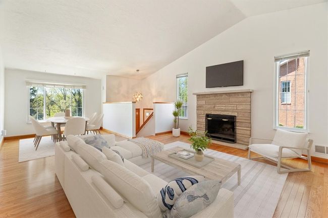 304 Forest Ridge Dr, Townhouse with 2 bedrooms, 2 bathrooms and 2 parking in Pittsburgh PA | Image 5