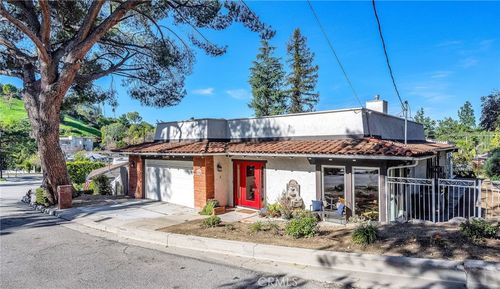 22661 Cavalier St, Woodland Hills, CA, 91364-3922 | Card Image