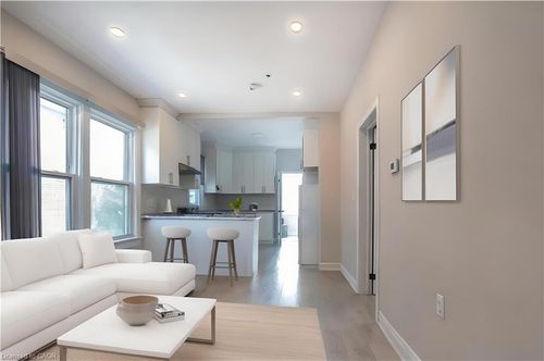 main-4554 3rd Ave, Niagara Falls, ON, L2E4L2 | Card Image