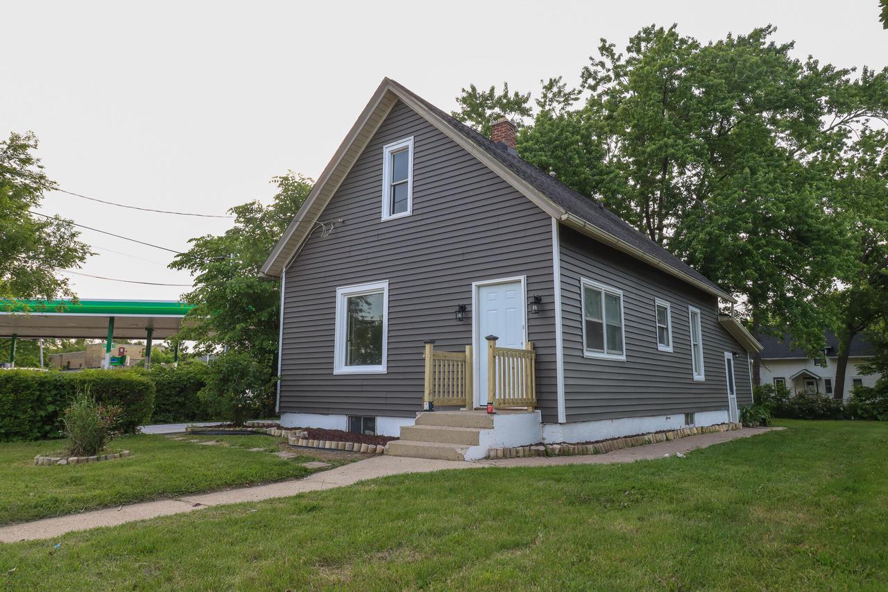 State St, Burlington, WI 53105