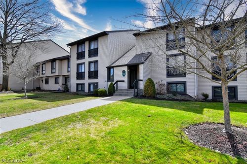 302-6270 Greenwood, Sagamore Hills, OH, 44067 | Card Image