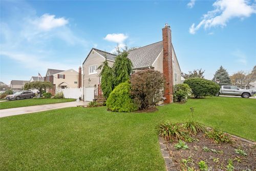 138 Eastgate Rd, Massapequa Park, NY, 11762-1941 | Card Image