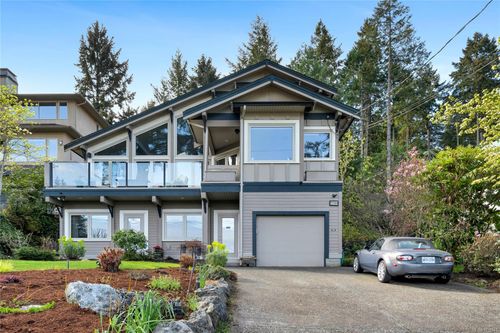 759 Sea Dr, Brentwood Bay, BC, V8M1B1 | Card Image